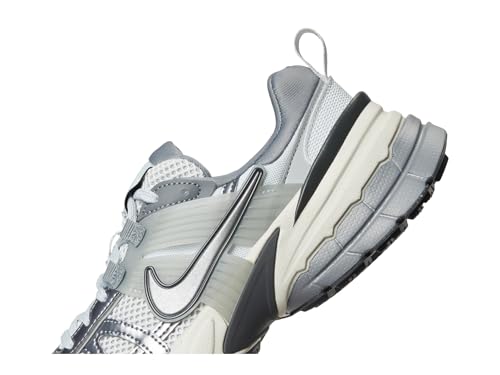 Nike Womens V2K Run Pure Platinum/Metallic Cool Grey/Wolf Grey 8 Medium