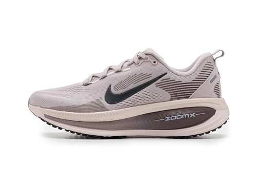 Nike Womens Vomero 18 Particle Rose/Off Noir/Silt Red/Tattoo 7 Medium