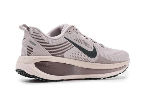 Nike Womens Vomero 18 Particle Rose/Off Noir/Silt Red/Tattoo 7 Medium