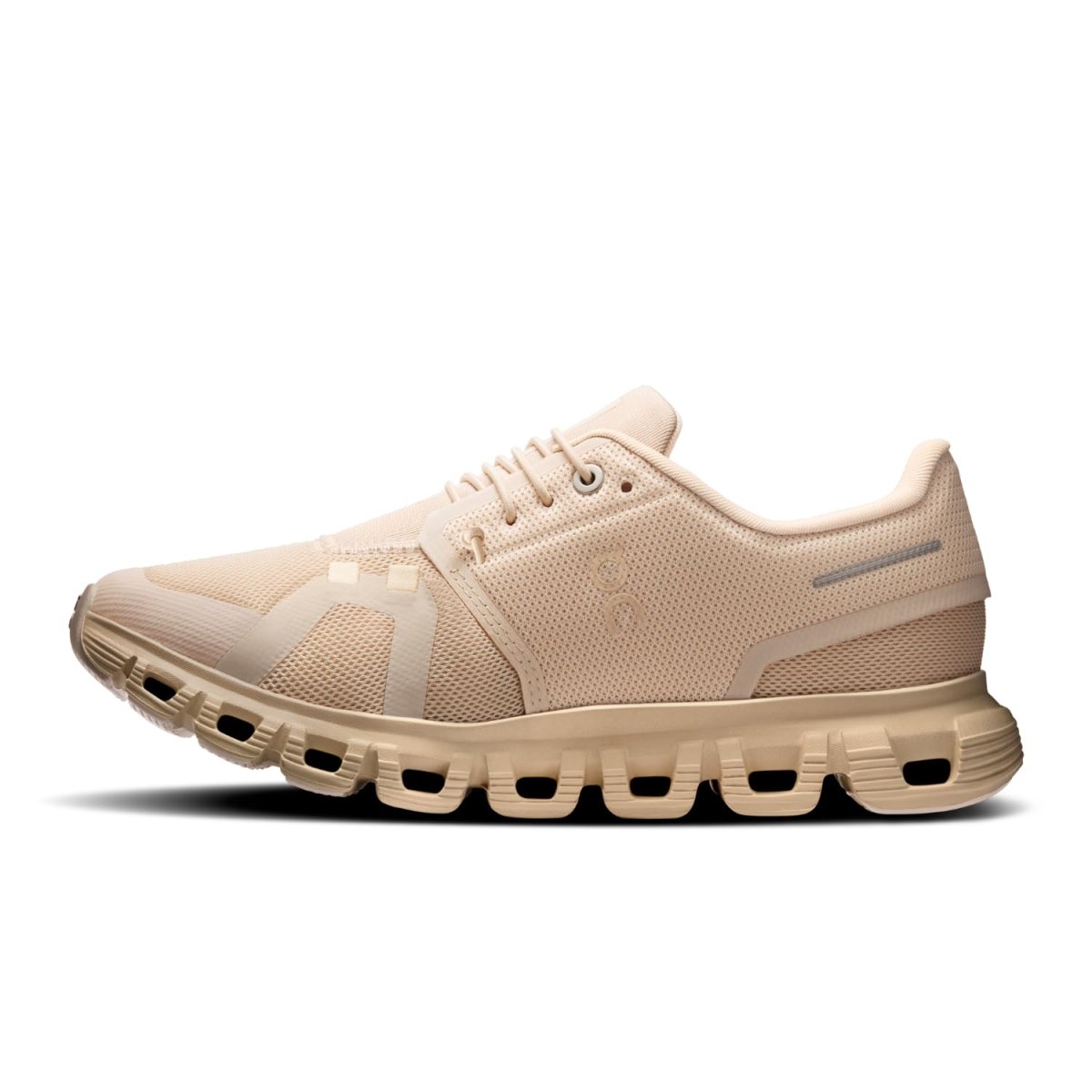 On Womens Cloud 6 Sand/Sand 9.5 Medium