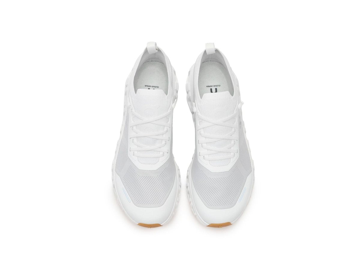 On Womens Cloud 6 Versa White/White 10 M