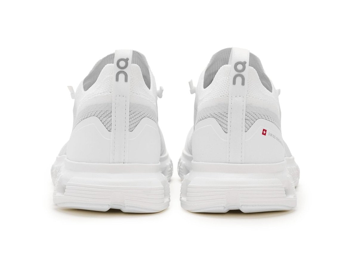 On Womens Cloud 6 Versa White/White 10 M