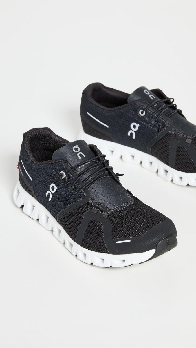On - Women's Women's Cloud 5 Sneakers, Black/White, 6 Medium US