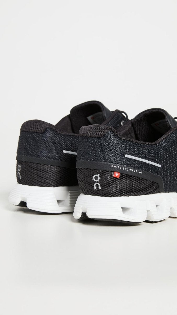 On - Women's Women's Cloud 5 Sneakers, Black/White, 6 Medium US